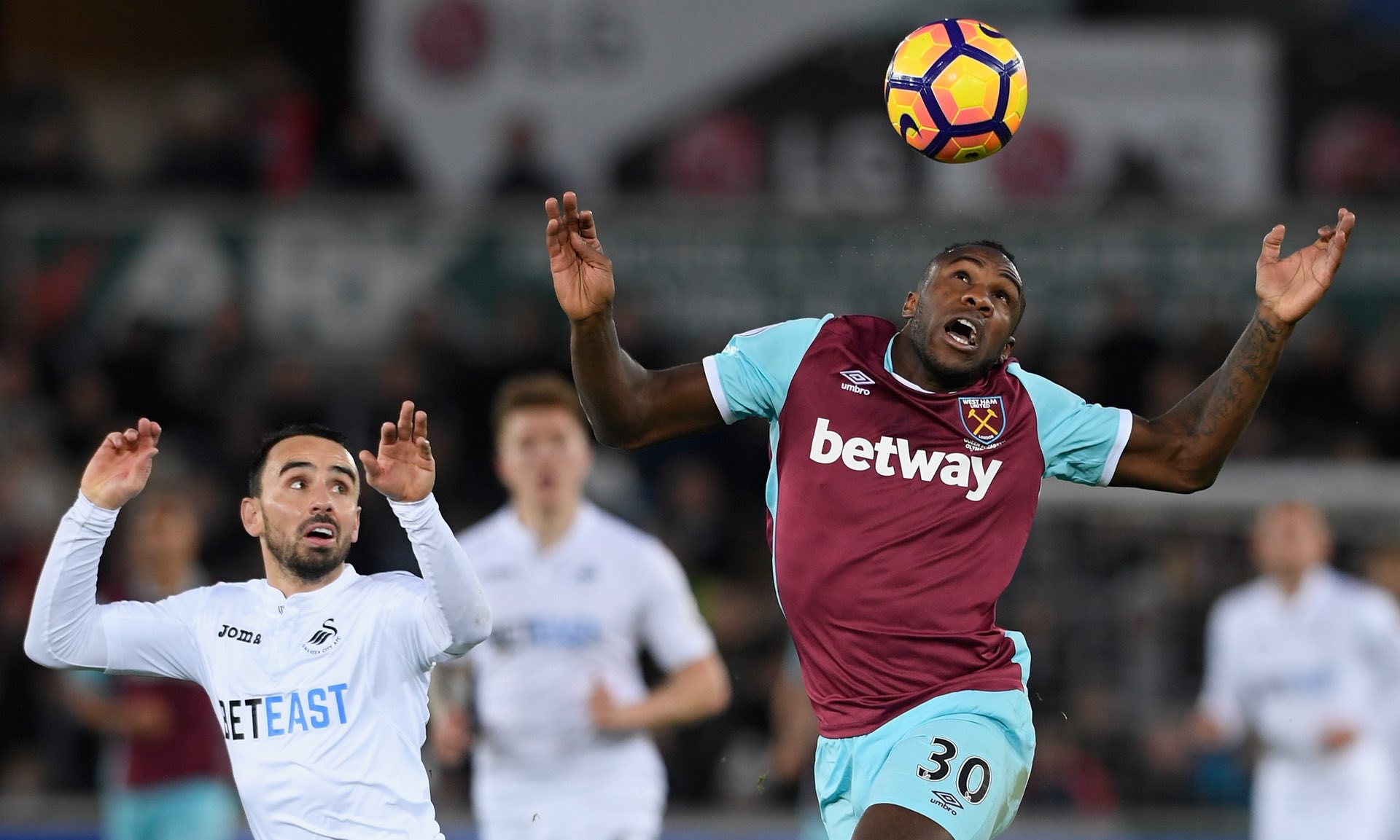 其背后更是 其背后更是